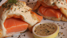 Saumon en chausson surprise et sa sauce crémée