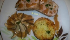 Cuisse de dinde farcie sauce velouté galet de pomme de terre à l'alsacienne, tourbillon de champignons