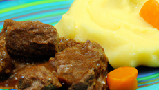 Carbonnade à l'irlandaise et son trio de purée aux couleurs irlandaises