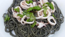 Spaghettis et seiche à l'encre de seiche