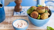 Falafels au pistou et leur petite sauce tahini