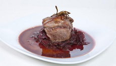 Pavé de biche sauce canelle vin, purée céleri pomme Granny Smith