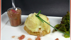 Tartelettes au crottin de Chavignol, compotée de rhubarbe au romarin