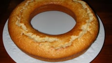 Gâteau au yaourt légèrement croustillant et fondant