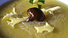 Potage de topinambours à l'huile de truffe