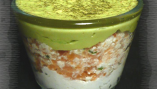 Verrine à l'avocat, au saumon fumé & au fromage frais
