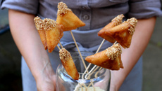 Sucettes de samossas sucrées au riz