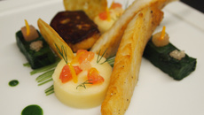 Saint-Pierre de nos côtes rôtis... Foie gras laqué aux épices, gingembre, aneth, pamplemousse rose et lait de coco