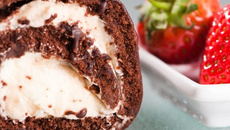 Bûche de Noël aux fraises