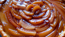 Tarte Tatin à notre façon, aux pommes et poires des vergers d'Ile-de-France au caramel miellé du Gâtinais