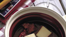 Fondue à l'agneau et au vin rouge