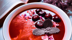 Soupe de fruits rouges au coquelicot