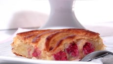 Galette des rois à la crème d'amande et aux framboises