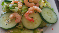 Salade de concombre et crevettes