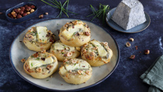 Mini pizza blanche aux noisettes et au Valençay AOP