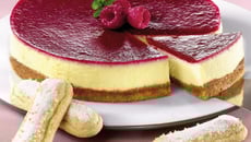 Le cheese cake au coulis de framboises