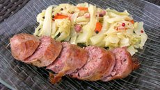 Andouille de Jargeau braisée au Sauvignon, embeurrée de choux