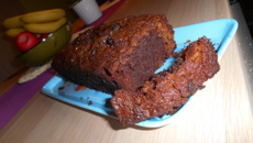 Cake fondant au chocolat, smarties, carambars caramel