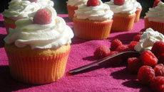 Cupcake framboise et crème fouettée