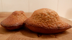 Madeleine aux fruits rouges