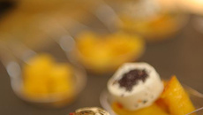 Cuillères de mangue rôtie au miel et son Apérivrais Chèvre