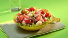 Salade de mozzarella, tomates et pommes fruits