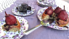 Gâteau aux poires au vin et au cassis