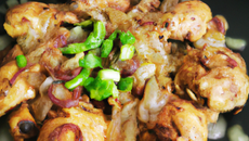 Carry de poulet réunionnais à l'ail et aux oignons rouges