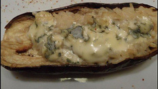 Aubergines farcies au risotto de cabillaud