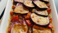 Gratin aubergine, tomates et petits lardons aux épices
