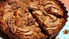 Tourte aux pommes marrons et noix