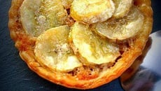 Tartelette banane mascarpone spéculoos, sorbet cassis