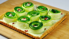 Tarte fleur aux courgettes, burrata, roquefort et piment d'Espelette