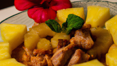 Sauté de porc à l'ananas et combava