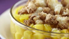 Crumble de mangue au citron vert