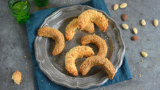 Croissants aux amandes et graines de sésame