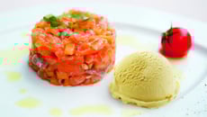 Tartare de saumon et sa glace à la moutarde