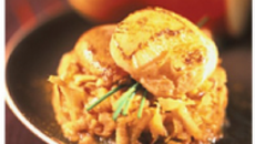 Noix de saint jacques sur lit de pommes au curry