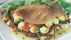 Galettes de blé noir au Pélardon, noix et jambon