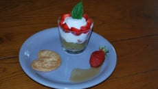 Compotée de rhubarbe fraises chantilly