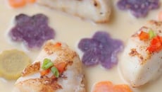 Joues de lotte à la vanille de Tahiti, fleurs de patates douces