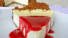 Cheesecake à la vanille & son coulis de fraises