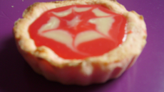 Tartelettes aux pralines roses, à la fleur de sel et à la ganache de toblerone blanc