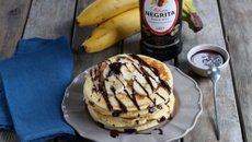 Pancakes au rhum, banane et chocolat