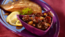 Sucré-salé de raie aux pruneaux et amandes