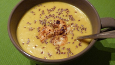 Velouté de courge butternut au curry et lait de coco et ses crevettes