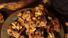Blondie à la banane, chocolat et noix