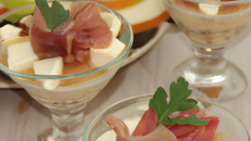 Verrines poires roquefort et jambon cru
