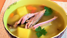 Soupe à la carcasse d'oie (ou de canard)