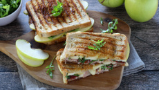 Croque monsieur aux Pommes du Limousin AOP, tomme, speck et roquette